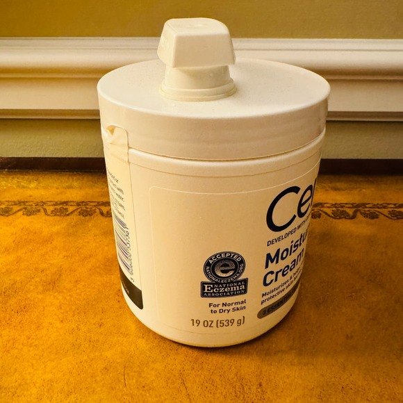CeraVe Moisturizing Cream Fragrance Free Tub 19 ounce with Pump NEW & Sealed - Picture 3 of 7